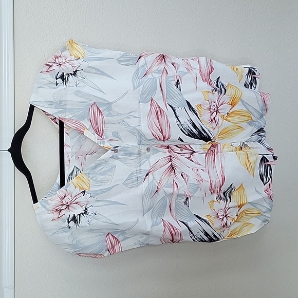 Linen Top - Picture 2 of 5